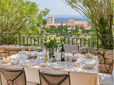 Dining at Your Villa: A Private Chef Experience